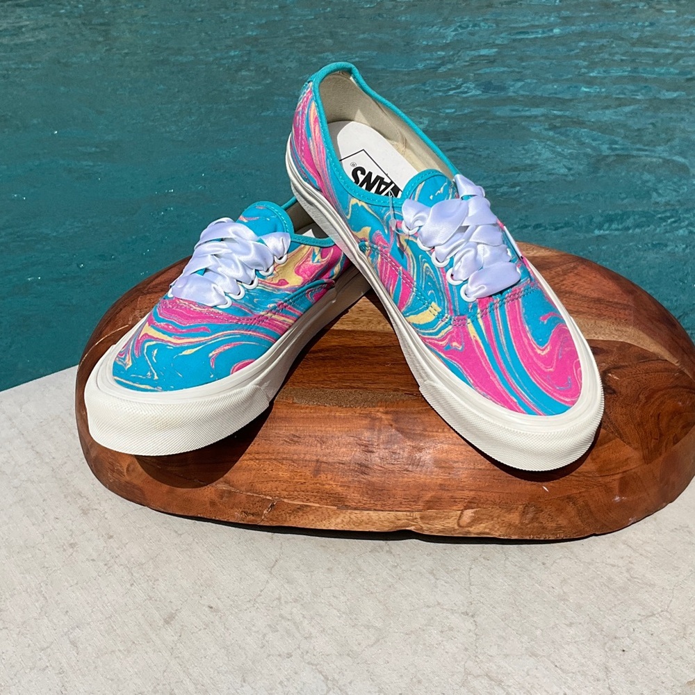 Vans Style 44 Swirl Sneakers  New Without Tags Size 9